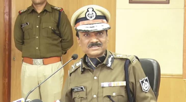 ইন্টারনেট, মোবাইল ফোন দেশে ধর্ষণ বৃদ্ধির অন্যতম কারণ! শুধু পুলিস আটকাতে পারবে না, দাবি মধ্যপ্রদেশের ডিজির