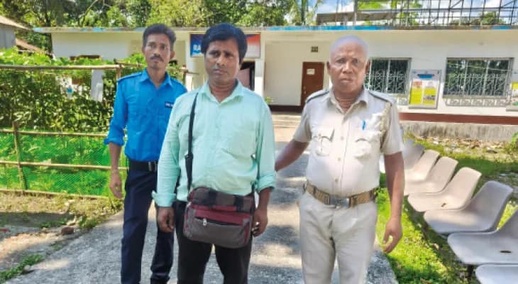 ময়নাগুড়িতে পুলিসের জালে ভুয়ো ডাক্তার