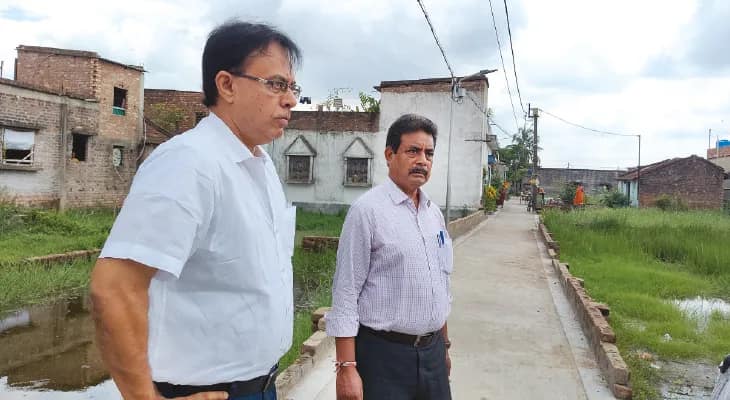 রাস্তা, পানীয় জল ও স্বাস্থ্যকেন্দ্র কিছুই নেই হাওড়া শহরের কোনা আমবাগানে