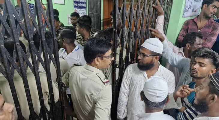বোলপুর মহকুমা হাসপাতালে চিকিৎসায় গাফিলতির অভিযোগে বিক্ষোভ