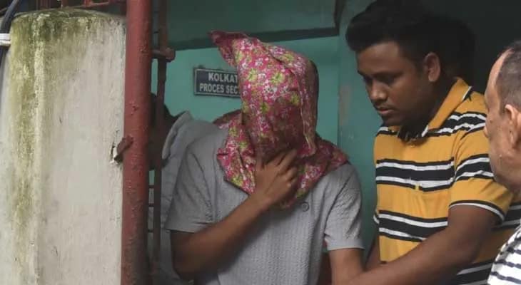 ‘মিটিয়ে নাও’, নির্যাতিতাকে ফোন প্রভাবশালীদের! গভর্নিং বডির কাদের মদতে মনোজিতের বাড়বাড়ন্ত, খুঁজছে পুলিস