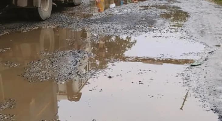 চিনপিনা গ্রামে রেলেগেট সংলগ্ন পথ বেহাল, ব্যবস্থা গ্রহণের দাবি