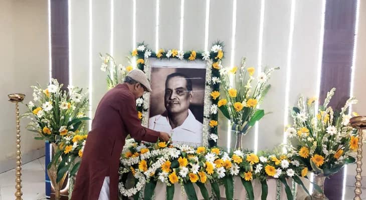 রাজ্যের প্রাক্তন মুখ্যমন্ত্রী ডাঃ বিধানচন্দ্র রায়ের জন্মদিনে নবান্নে শ্রদ্ধা জ্ঞাপন করলেন মন্ত্রী অরূপ রায়