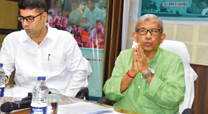 পশ্চিম মেদিনীপুরে ফের বন্যা পরিস্থিতি, ব্লকে ব্লকে ত্রাণসামগ্রী পাঠাল প্রশাসন
