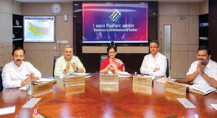 ২০২৪’এর তালিকা ভিত্তি করেই হোক বাংলার ভোট, সংশোধনের নামে কারচুপি নয়, কমিশনে দাবি তৃণমূলের