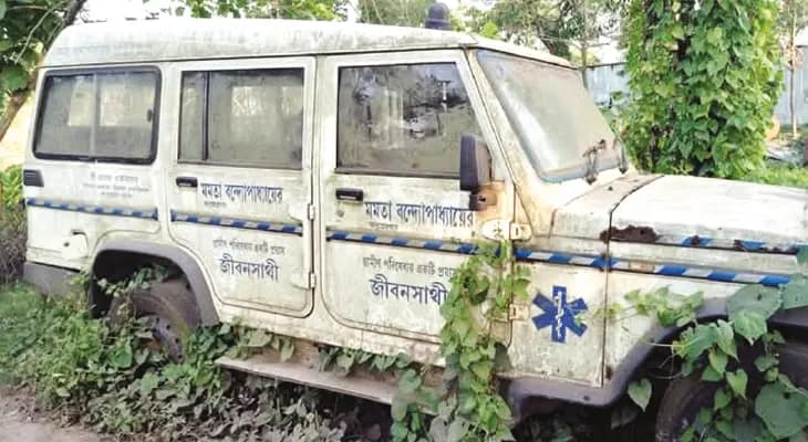 বেহাল অবস্থায় সরকারি অ্যাম্বুলেন্স, হুঁশ নেই প্রশাসনের, ক্ষুব্ধ গলসির বাসিন্দারা