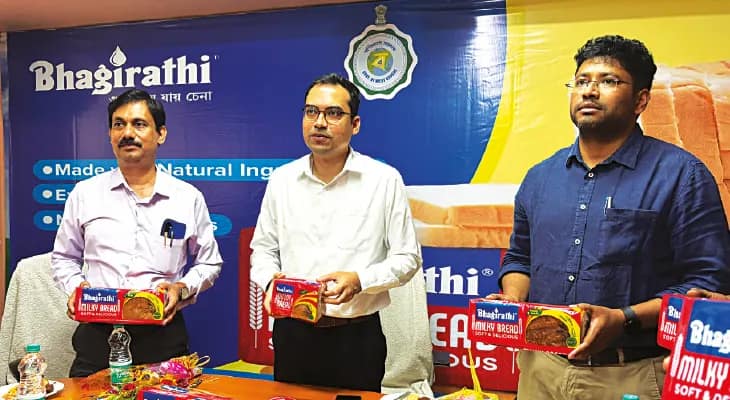 দুগ্ধ ও দুগ্ধজাত পণ্যের পর বাজারে ভাগীরথীর পাউরুটি