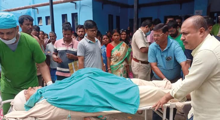 মহিষাদলে গাড়ি দুর্ঘটনায় আহত পুলিসকর্মীকে চিকিৎসার জন্য কলকাতায় আনা হচ্ছে
