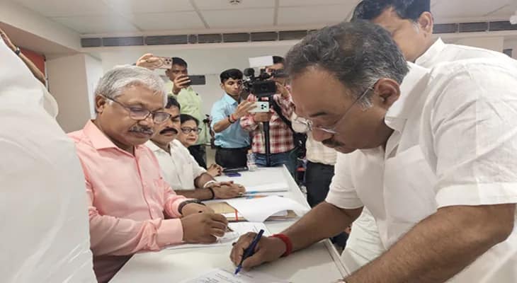 রাজ্য বিজেপি সভাপতি হিসেবে বুধবার মনোনয়ন পেশ করলেন শমীক ভট্টাচার্য