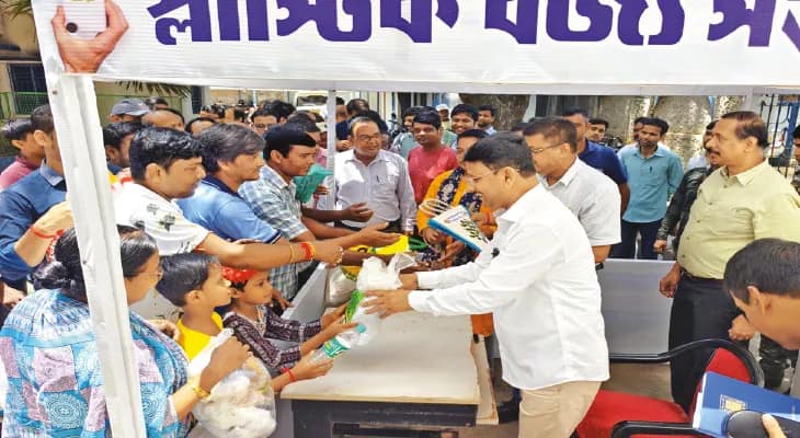 প্লাস্টিক বর্জ্য জমা দিলেই উপহার, ঘোষণা জেলা পরিষদের