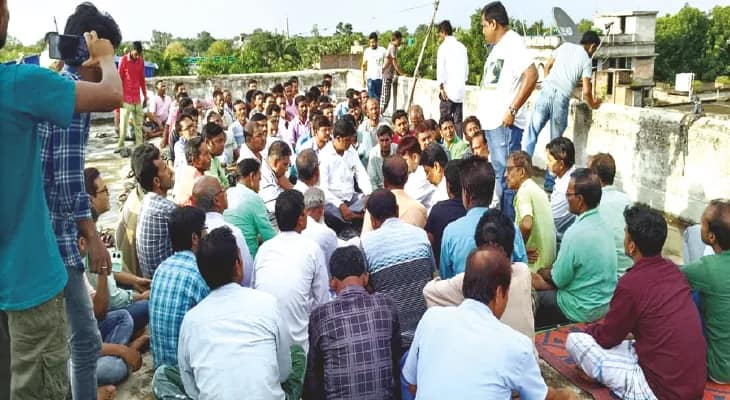 একুশে জুলাইয়ের পাড়া বৈঠকে যোগ দিলে মিলছে মুড়ি, চানাচুর