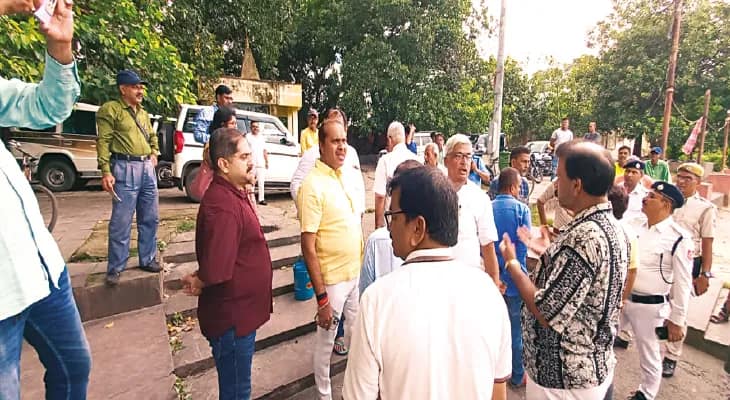 গঙ্গার সুরকিঘাটে স্নান করতে নেমে তলিয়ে মৃত্যু ব্যবসায়ীর, অনির্দিষ্টকালের জন্য ঘাট বন্ধ করলেন মহকুমা শাসক