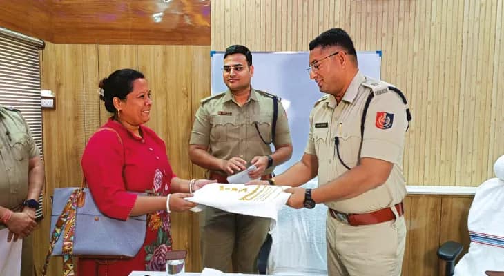 মেঝে খুঁড়ে চোরাই সোনা লুকিয়ে রাখা হয়েছিল, উদ্ধার করল মধ্যমগ্রাম থানা