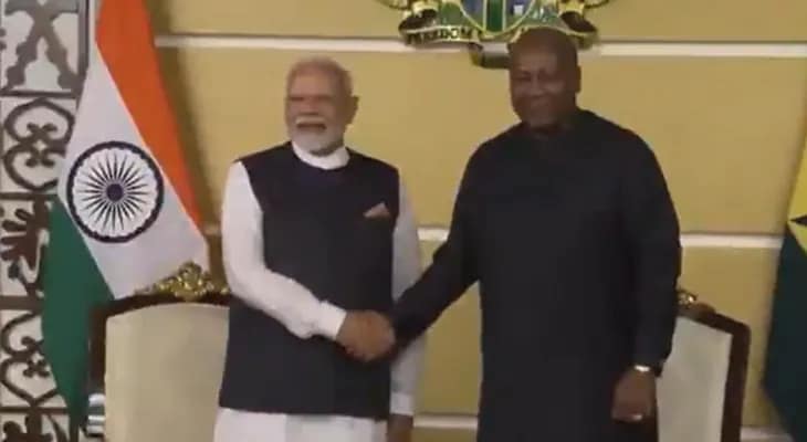 ঘানার প্রেসিডেন্ট জন মহমার সঙ্গে দ্বিপাক্ষিক বৈঠকে ভারতের প্রধানমন্ত্রী নরেন্দ্র মোদি