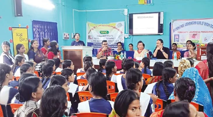 কাটোয়ায় অপ্রাপ্তবয়স্ক দম্পতির সংখ্যা হাজার স্কুলে ফেরাতে কাউন্সেলিং ব্লক প্রশাসনের