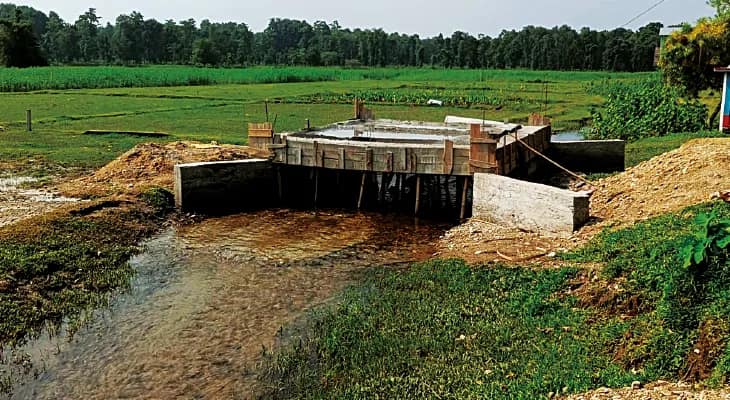 চাষের জমি প্লট করে বিক্রির ছক মাফিয়াদের অবৈধ নির্মাণ রুখল প্রশাসন