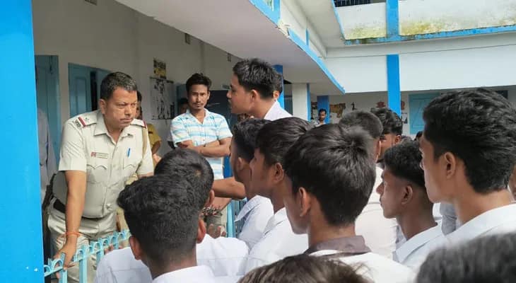 ময়নাগুড়ির হাইস্কুলে বিশৃঙ্খলা, অকুস্থলে গেল পুলিস
