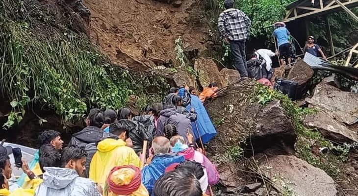 গৌরীকুণ্ডের ১ কিমি আগে ধসের জেরে বন্ধ রাস্তা, সাময়িক ভাবে স্থগিত কেদারনাথ যাত্রা