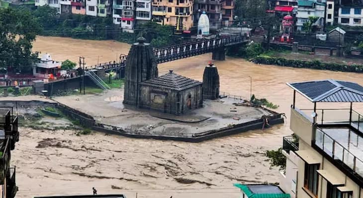 হিমাচলপ্রদেশে ভারী বৃষ্টির দাপট, মৃত ৬৩, নিখোঁজ ৩৭