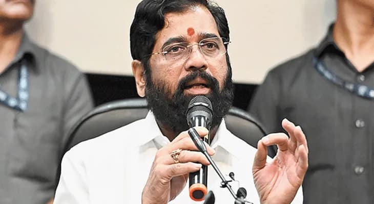 শাহের সঙ্গে একমঞ্চে বসে সিন্ধের গলায় ‘জয় গুজরাত’
