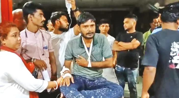 বসিরহাটে তৃণমূলের গোষ্ঠীদ্বন্দ্ব ঘিরে প্রবল উত্তেজনা, মারধর
