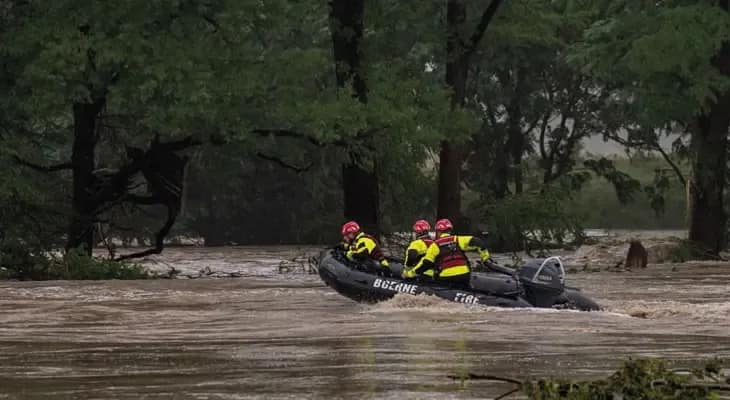 ভারী বৃষ্টিতে আচমকাই বাড়ল নদীর জলস্তর, হড়পা বানে ভেসে গিয়ে মৃত ২৪, বিপর্যস্ত টেক্সাস