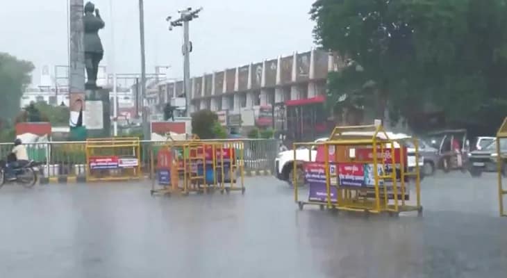 ভিজছে শহর, বিকেল হতেই বৃষ্টি শুরু প্রয়াগরাজে