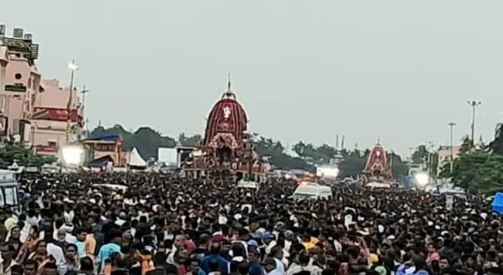 পুরীতে শুরু হল উল্টো রথযাত্রা