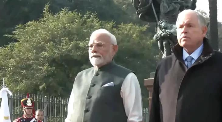 শনিবার আর্জেন্টিনার রাজধানী বুয়েনস আইরেসে সান মার্টিন মেমোরিয়ালে শ্রদ্ধা জানালেন প্রধানমন্ত্রী নরেন্দ্র মোদি