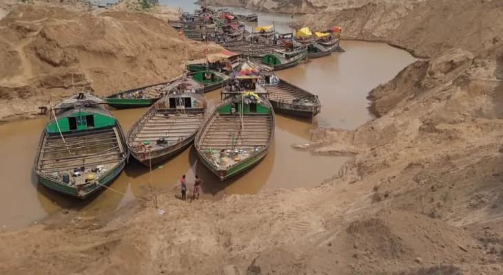 বোমা বিস্ফোরণের নেপথ্যে কি বালির ঘাট দখলের লড়াই? ‘সিদুঁরে মেঘ’ কাটোয়ায়