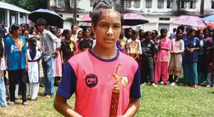 জাতীয় স্তরে অনূর্ধ্ব ১৭ মহিলা ফুটবল সিলেকশন টিমে রায়গঞ্জের প্রীতিকা