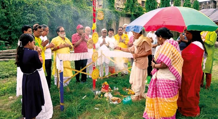 মিলন সঙ্ঘের খুঁটিপুজোয় উন্মাদনা