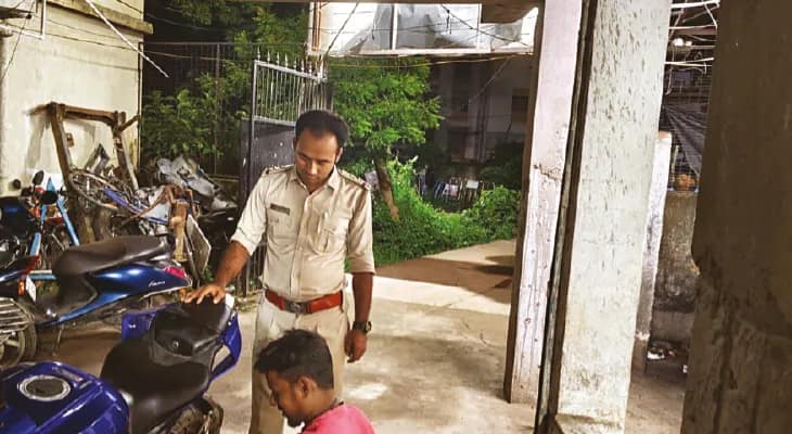 শাসনে বেড়াতে আসা বাইকারদের বিরুদ্ধে লাগাতার অভিযান পুলিসের