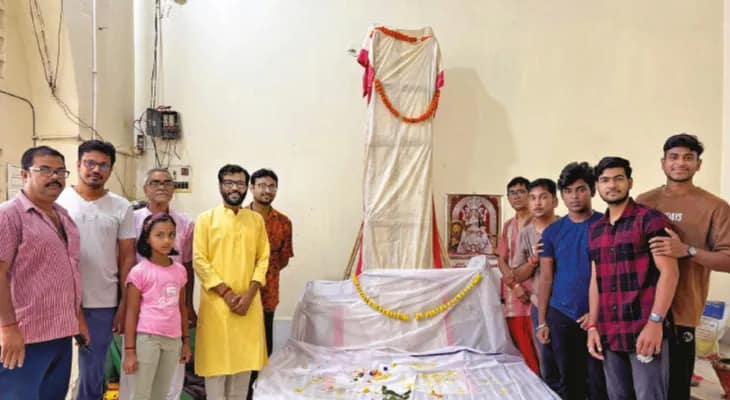 সাঁইথিয়ায় জয়তু সুভাষ গোষ্ঠীর দুর্গাপ্রতিমা তৈরির কাজ শুরু