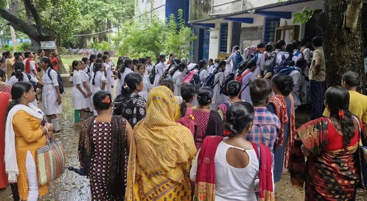 স্কুলের শৌচালয়ে আক্রান্ত ছাত্রী, দোষীদের গ্রেপ্তারের দাবিতে আন্দোলনে সহপাঠীরা