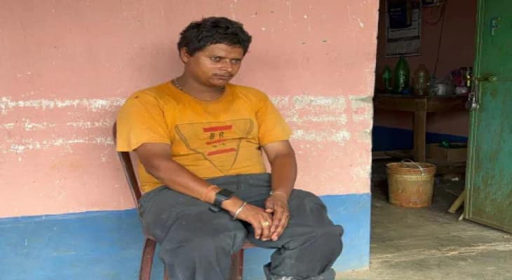 লকডাউন কেড়েছে ঘর, আউশগ্রামে এসে ‘রোহিত’ নামে নবজন্ম যুবকের