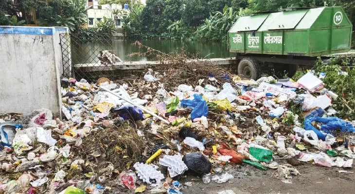 বেহাল পরিষেবা, কর মকুব করে ক্ষত সামলানোর চেষ্টা, চুঁচুড়ায় নয়া নিয়োগের হুঁশিয়ারি পুরকর্তার