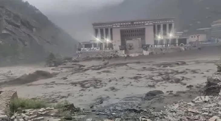চীন-নেপাল সীমান্তে হড়পা বানে ব্যাপক ক্ষয়ক্ষতি, রাসুয়া জেলায় ক্ষতিগ্রস্ত একটি সেতু