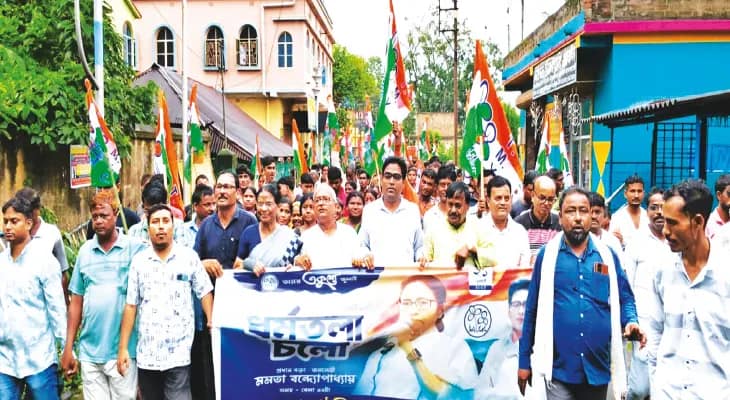 বৃষ্টি উপেক্ষা করেই চন্দ্রকোণায় ২১ জুলাইয়ের প্রস্তুতি সভা
