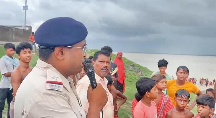 বাড়ছে গঙ্গার জলস্তর, আতঙ্কে বাসিন্দারা, সামশেরগঞ্জে নদীর তীরবর্তী গ্রামে প্রচার পুলিসের