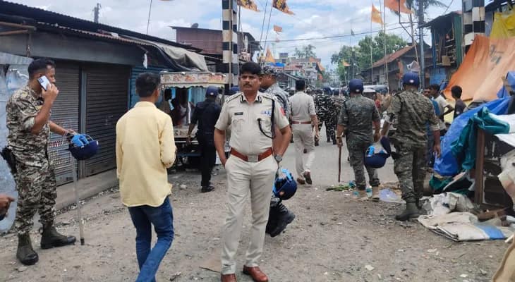 ক্রিকেট খেলা নিয়ে গোলমালের জেরে শিলিগুড়িতে খণ্ডযুদ্ধ! ভাঙল একাধিক গাড়ি, জখম ৪