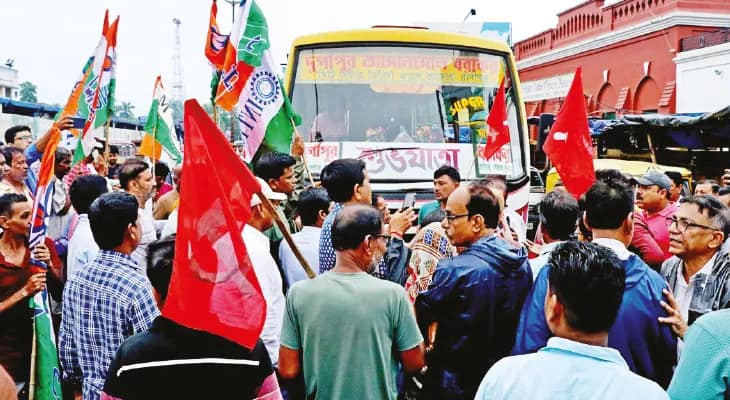 বাম শ্রমিক সংগঠনের ডাকা ধর্মঘট জেলায় কোনও প্রভাব পড়ল না