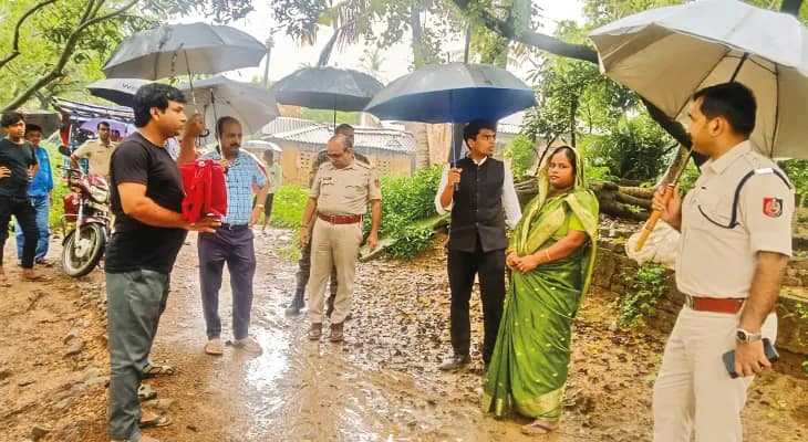 জল বাড়ছে ভাগীরথীর, মন্তেশ্বর ও নাদনঘাটের প্লাবিত এলাকা পরিদর্শন করল পুলিস প্রশাসন