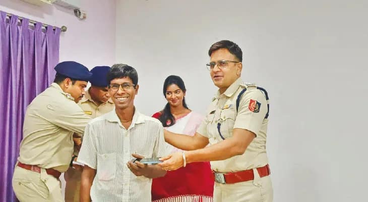 হারানো মোবাইল ফেরাল পুলিস