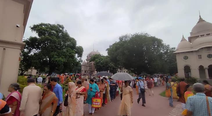 গুরুপূর্ণিমায় বেলুড় মঠে ভক্তদের ভিড়