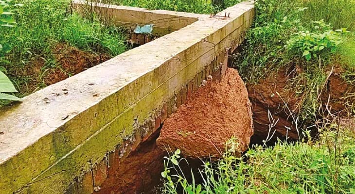 আসানসোলে ধসে গেল হাউজিং ফর অল প্রকল্পের বাড়ি, ক্ষোভ