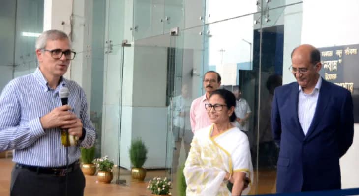 পর্যটকদের সুরক্ষার দায়িত্ব মোদি সরকারকেই নিতে হবে, ওমরকে পাশে নিয়ে দাবি মমতার, পূর্ণাঙ্গ রাজ্যের ইস্যুতে ফের সরব হলেন জম্মু-কাশ্মীরের মুখ্যমন্ত্রী