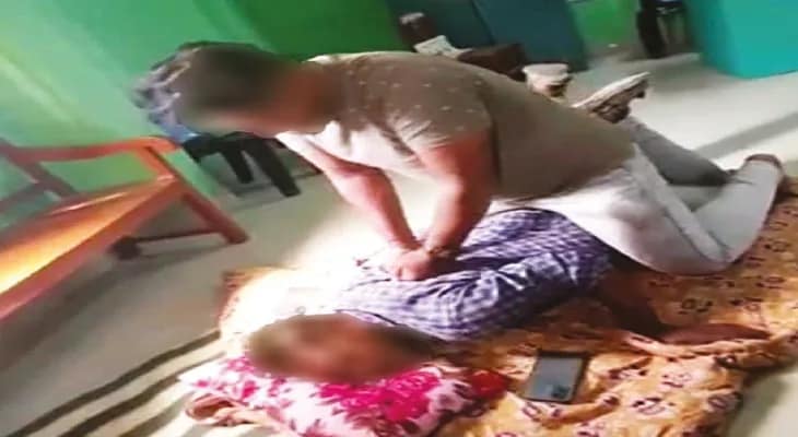 এবার ভাইরাল হল বহিরাগত যুবককে দিয়ে ছাত্রনেতার বডি মাসাজের ভিডিও