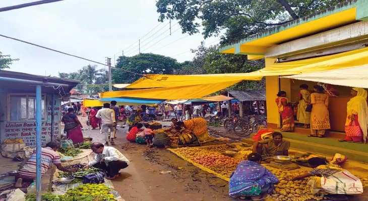 পটল-ঝিঙে ৮০ টাকা, কাঁচা লঙ্কা ১৫০, কাঁকসার সমস্ত বাজারেই ছ্যাঁকা দিচ্ছে দাম