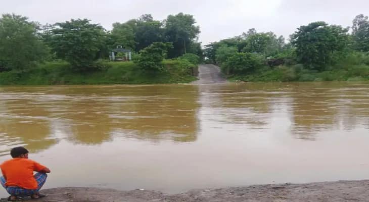 ভারী বৃষ্টির জের, তিলপাড়া ব্যারেজ থেকে ময়ূরাক্ষীতে ছাড়া হচ্ছে জল